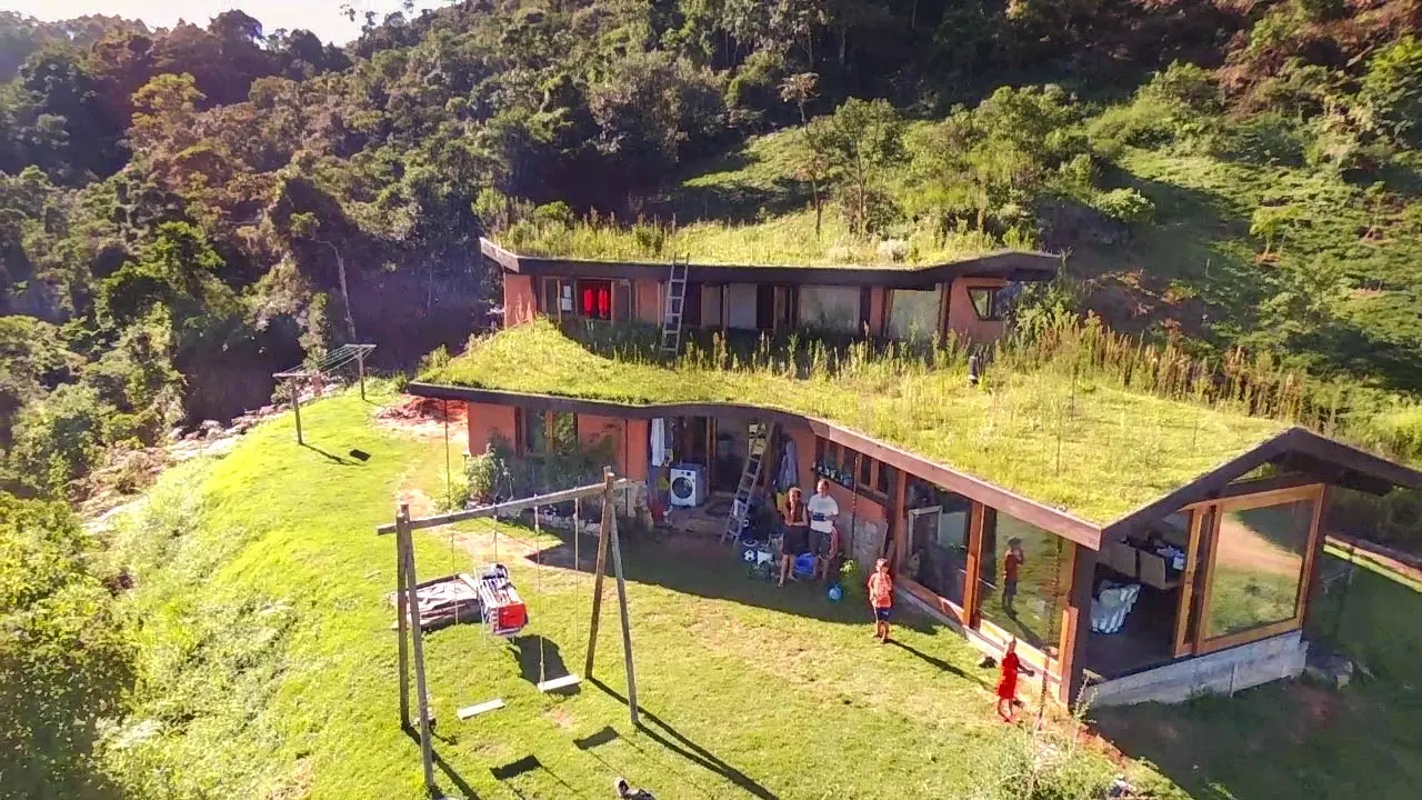 COB HOUSE BUILDER / BIOCONSTRUCTION