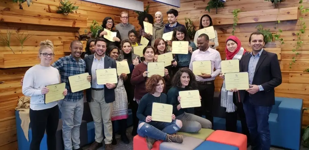 Miguel junto a voluntarios de Atlas Corps provenientes de más de 15 países