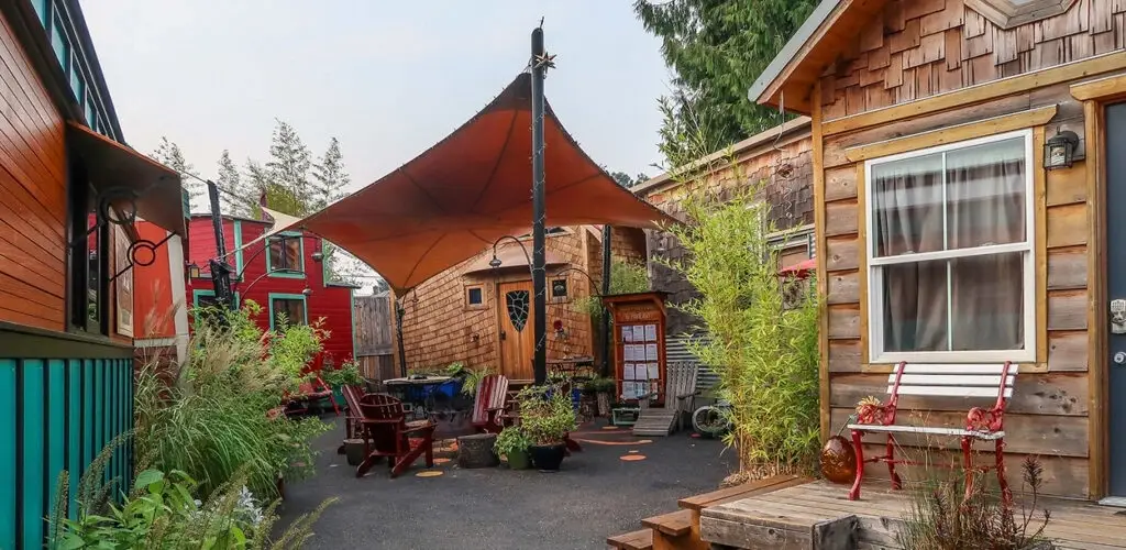 Vilarejo com várias mini-casas (tiny houses)