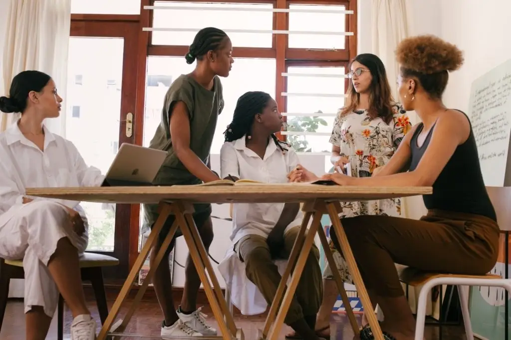 Mulheres em uma reunião de trabalho