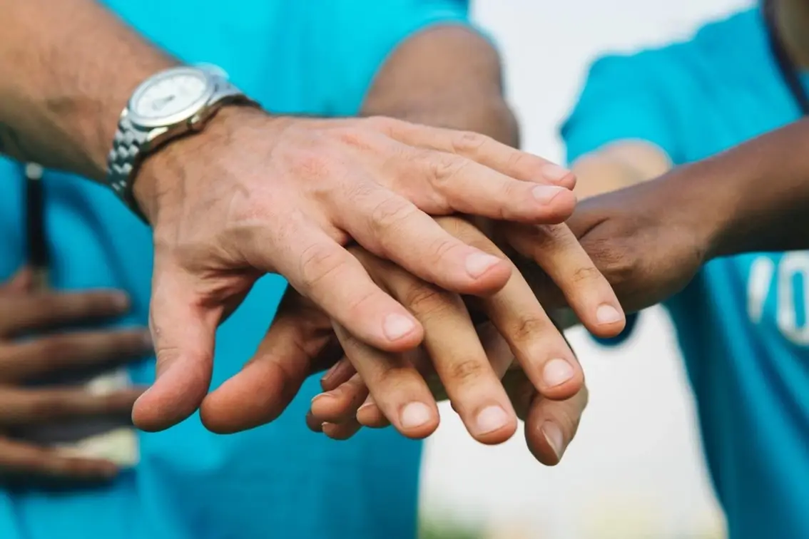 Please be a friend and read, play games, play music or engage in conversation with people on Gentiva Hospice.