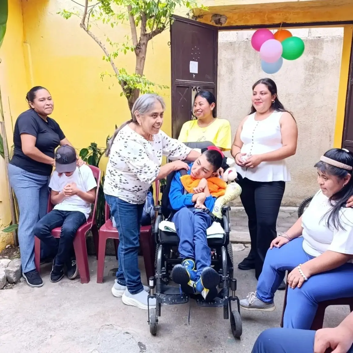 La Asociación Sinaí in Guatemala gathered students and their families for a meet-up with one another to play games, share food, and enjoy each other’s company on Idealist Days 10/10.