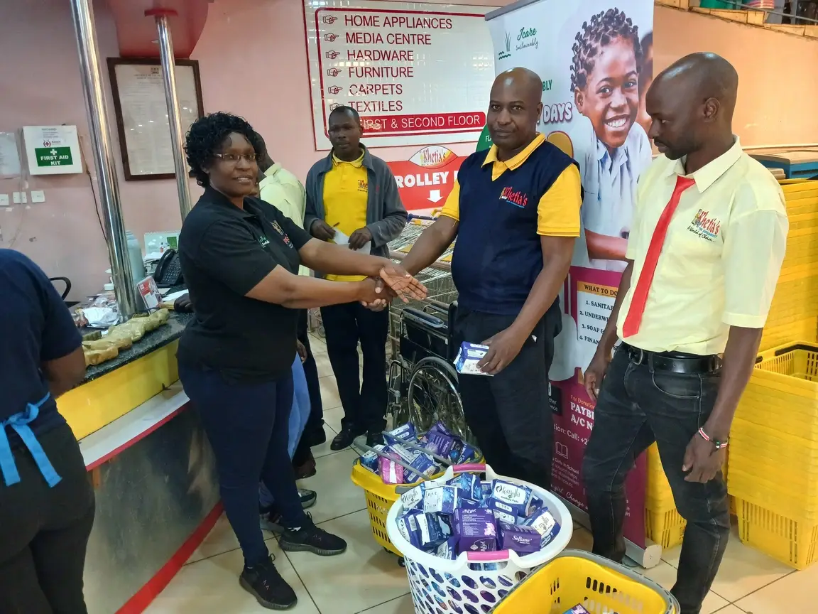 Local volunteers collect sanitary pads and tampons for Idealist Days 7/7.