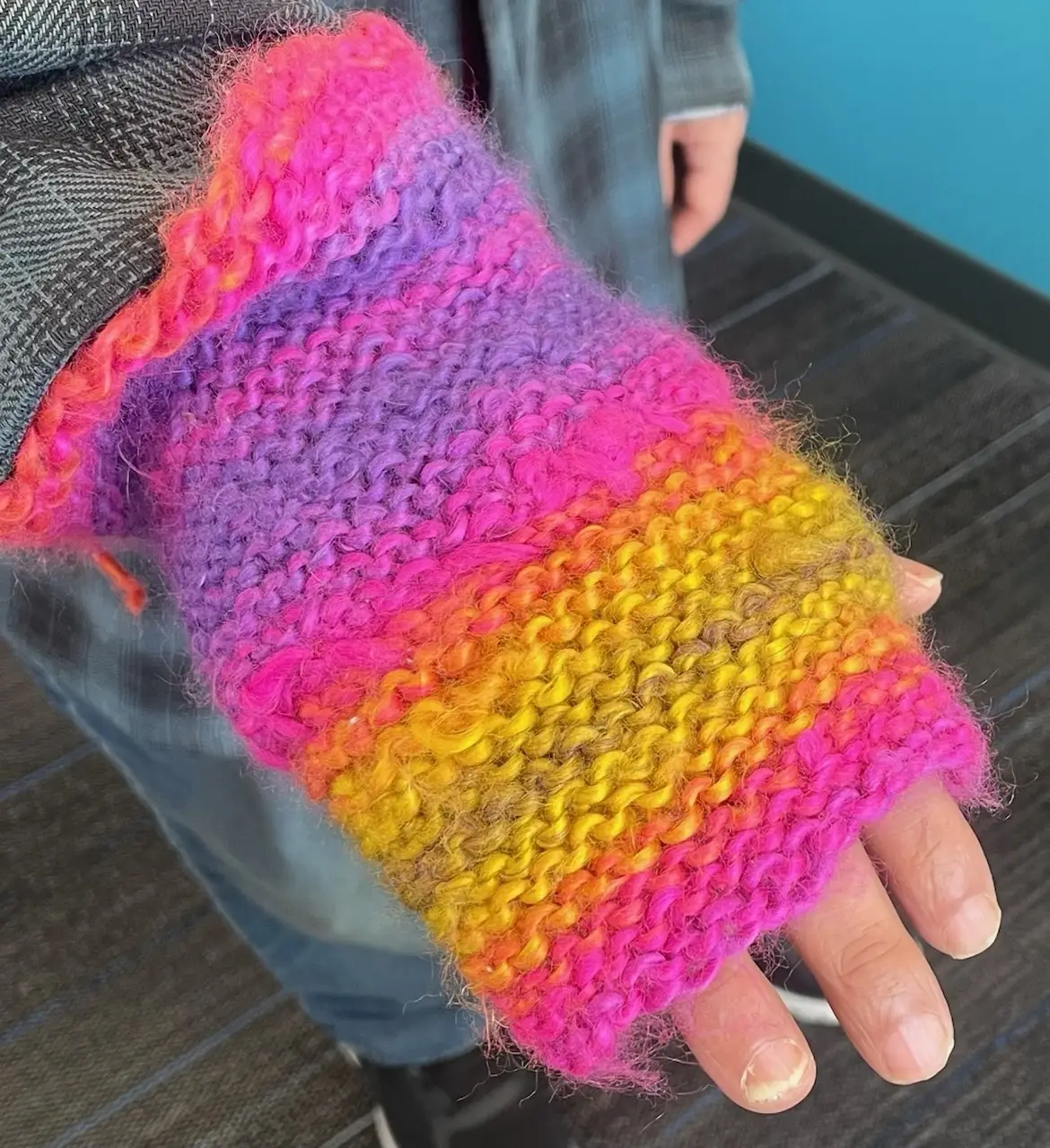 Know how to knit?  We need you!