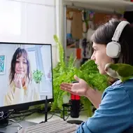 A woman teaches English virtually from home.