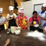 Personas con discapacidad participando en un taller de cocina