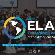 Imagen de un grupo de participantes al evento