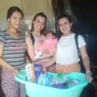 Entrega de paquete a recién nacido