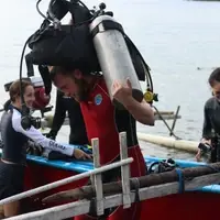 Manengkel Solidaritas is carrying out a coral restoration program in Kapitu Village, working with volunteers to restore damaged coral reefs to their natural condition.