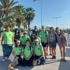 Imagen de: ESPAÑA - Limpieza de la Playa El Bogatell en Barcelona