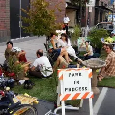 Imagen de: EE.UU - Ciudades más humanas con estacionamientos que se convierten en parques