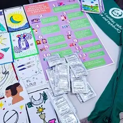 Muestra de los materiales de una Feria de Salud Sexual