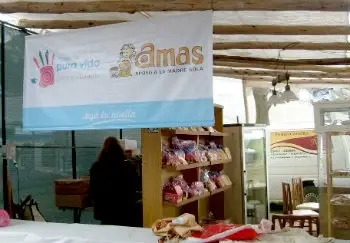 Picture of a store with the banner.