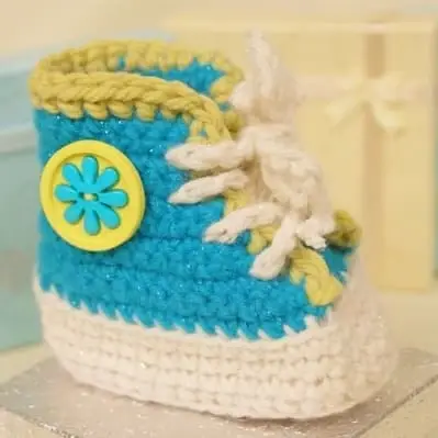 Knit / crochet baby booties