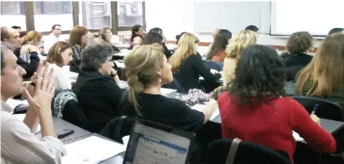personas en una capacitación