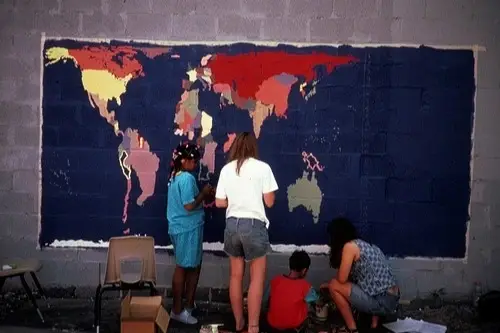 Voluntarias trabajando en proyecto en otro país