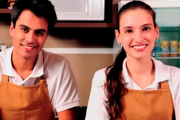 Pareja iniciando un emprendimiento