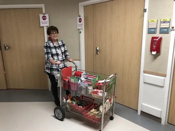 Hospital Comfort Cart Volunteers Needed