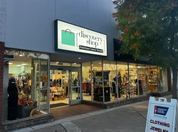 Community Shop Volunteer – Support Cancer Research