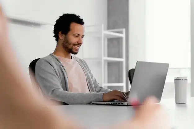 Build experience in Social Media Management with SUSTA