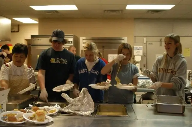 Serve Lunch in St. Paul