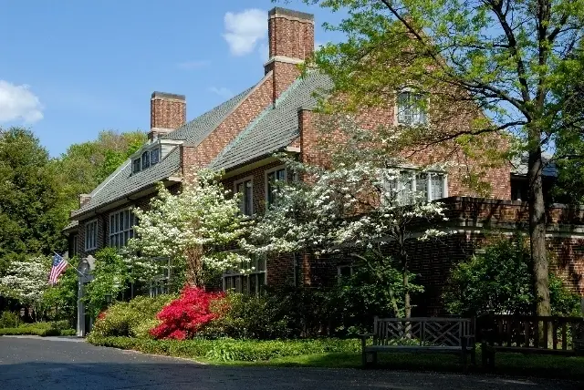 Come Experience Applewood Estate as a Volunteer!