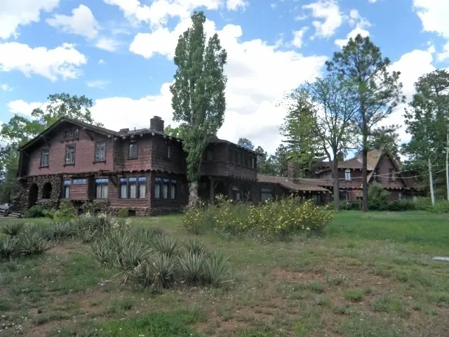 Visitor Center/Front Desk