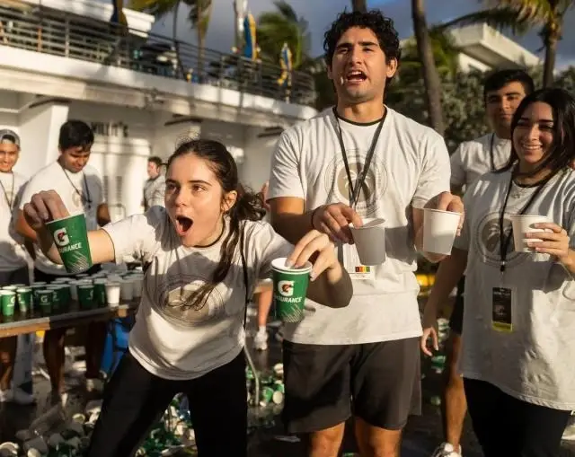 Volunteer at the Life Time Miami Marathon, Half Marathon & Tropical 5K!