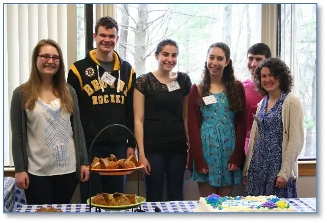 VOLUNTEERING AT THE JF&CS MEMORY CAFE