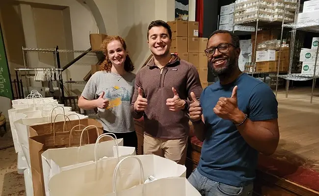 Volunteer Baggers (Thursday Mornings)