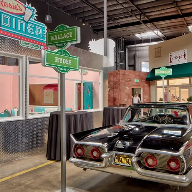 Volunteer at Glenner Town Square - Be a Docent of Joy and Reminiscence