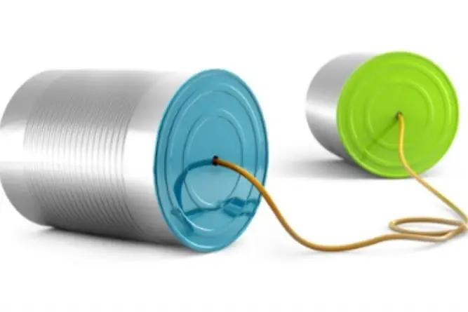 Dos latas conectadas con una piola