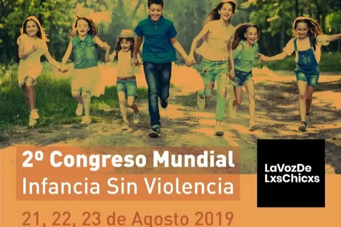 niños felices corriendo