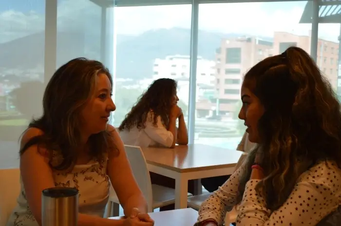 Mentora y Mentee en su sesión de Mentoring, 2019 – 2020