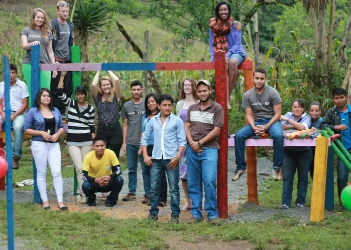 Con otros voluntarios extranjeros