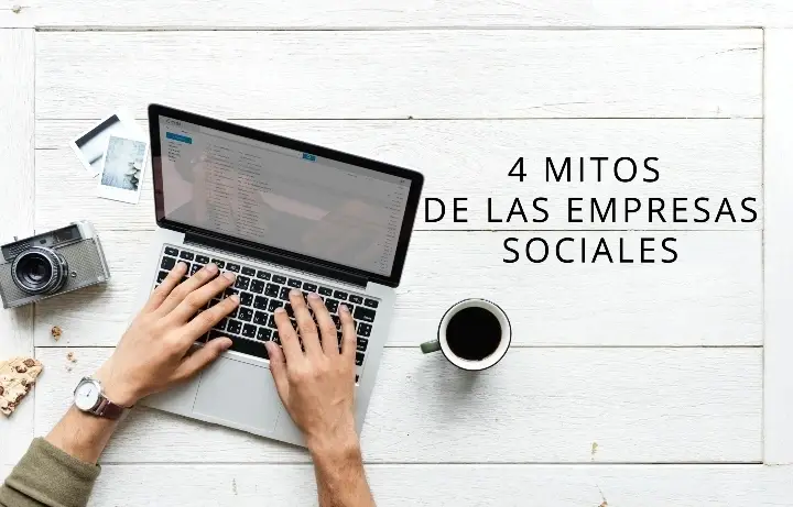 Manos tecleando en un computador