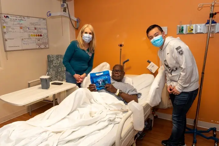 Help Lift a Veteran’s Spirit – Patient Visitor Volunteers Needed!