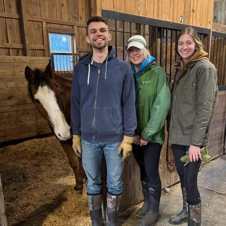 Love horses and the outdoors?  Join our welcoming team.