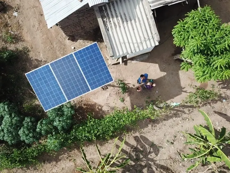 Foto aérea de paneles solares