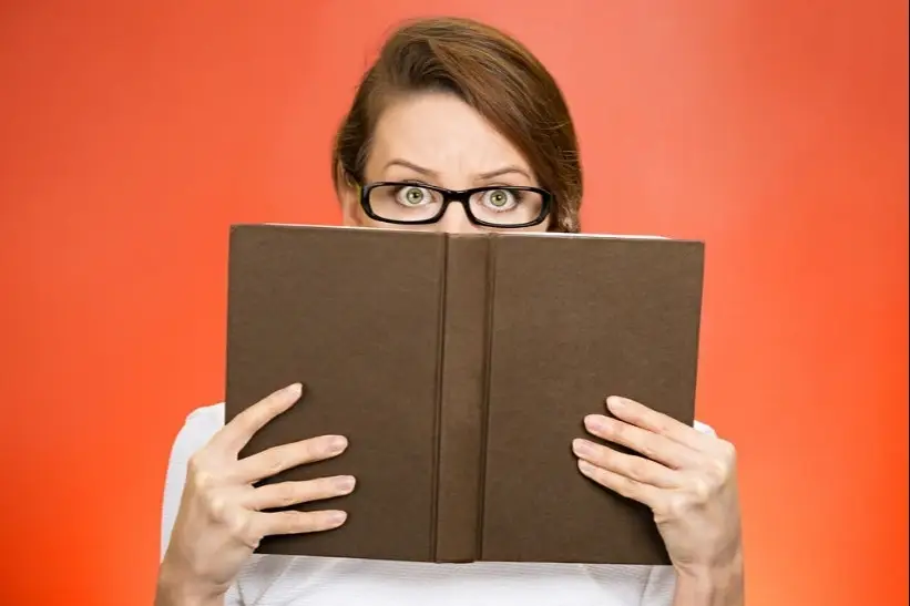 Mujer leyendo