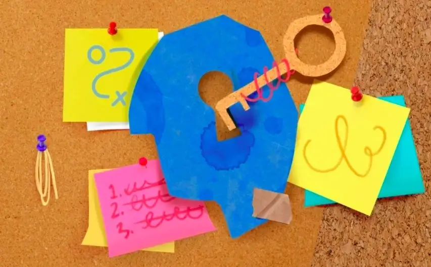 collage con papeles de colores y una llave
