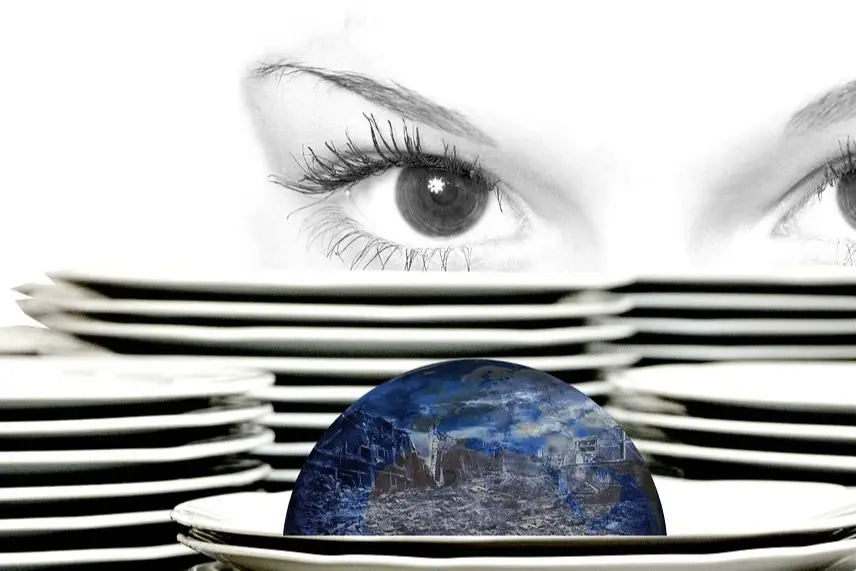 ojos mirando un mundo en destrucción