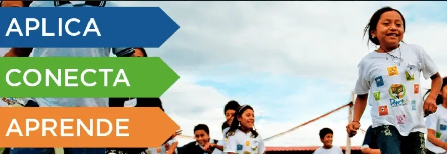 Foto de niños jugando y flechas que dicen "Aplica", "Conecta", "Aprende"