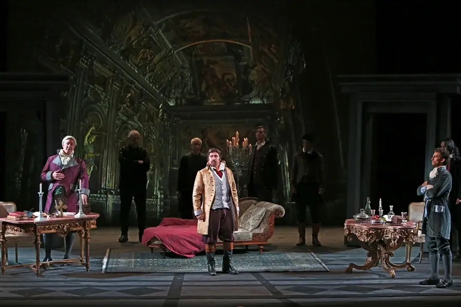 Supernumerary (non-speaking actor)