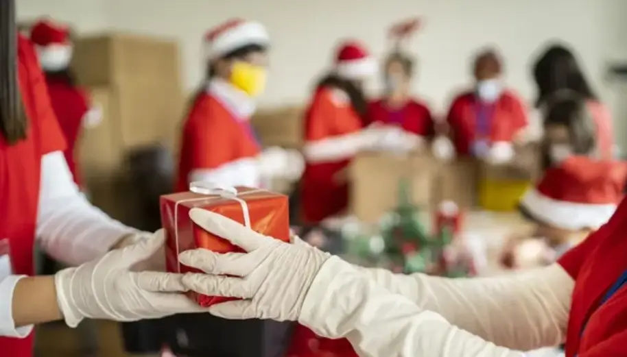 Holiday Cheer Volunteer – Calls & Gift Delivery