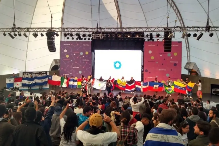 Jóvenes en un evento