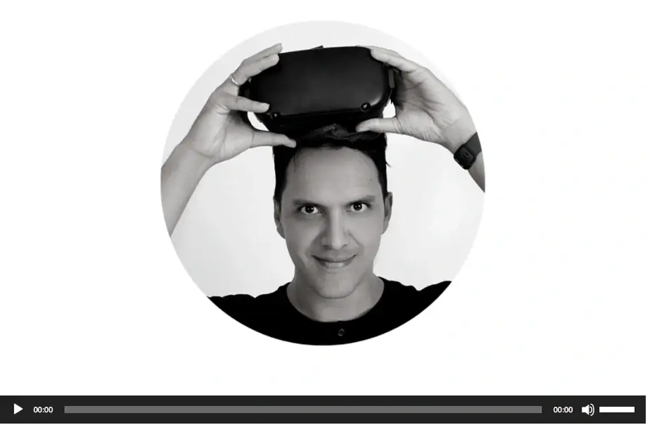 Xavier Rubio con Gafas de realidad virtual