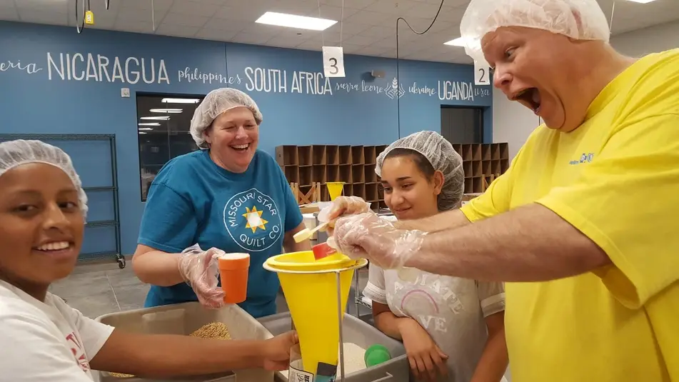Volunteers with Idealist Days volunteer as a family in Missouri
