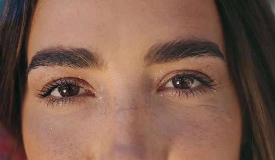 Imagen de una mirada femenina en primer plano
