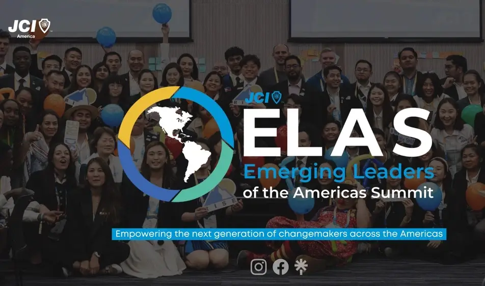 Grupo de participantes posando